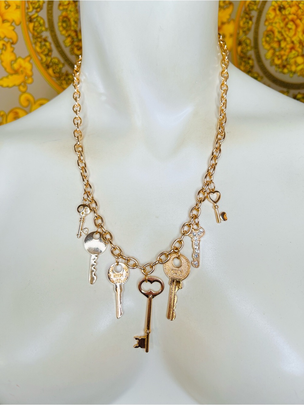 Key 🔑 charm necklace gold plated 16” to 18” adjustable